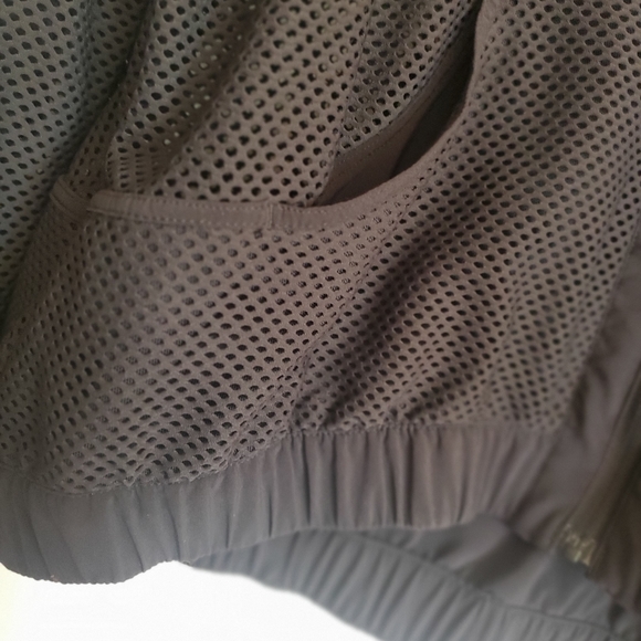 Lululemon - Picture 4 of 4